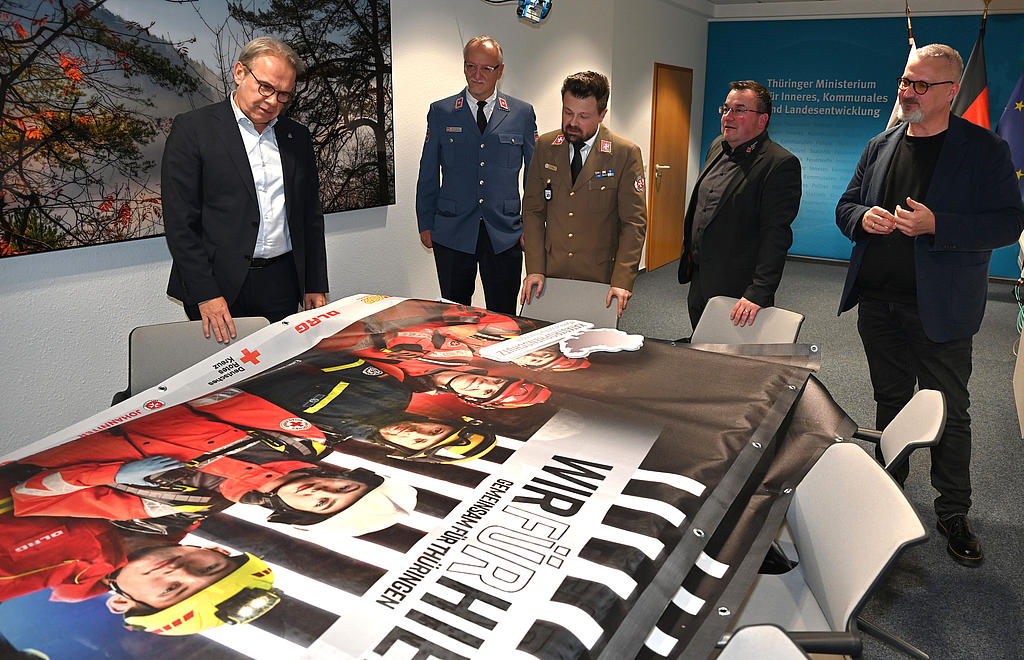 Minister schaut sich Kampagne an