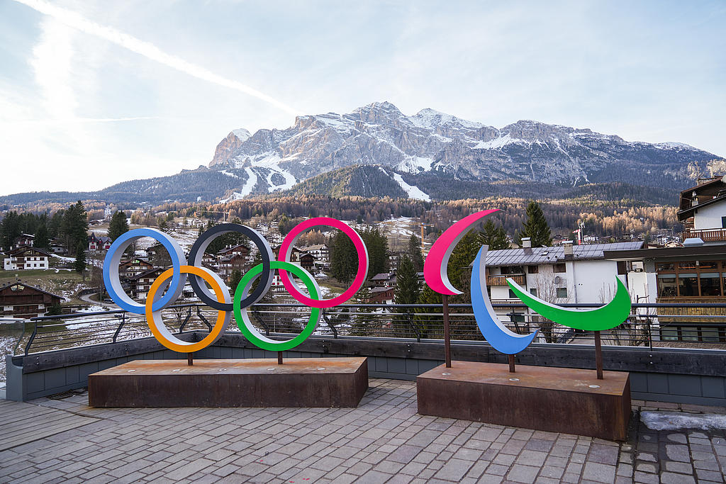 CORTINA D'AMPEZZO, ITALY - December 12, 2025: The logo with the Olympic rings in Cortina 2026 is for the 25th Olympic Winter Games. Minalo Olympia Bild