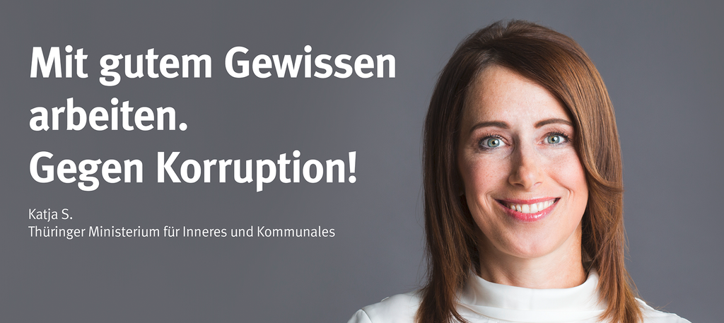 Porträt einer Mitarbeiterin mit Text "Mit gutem Gewissen arbeiten."